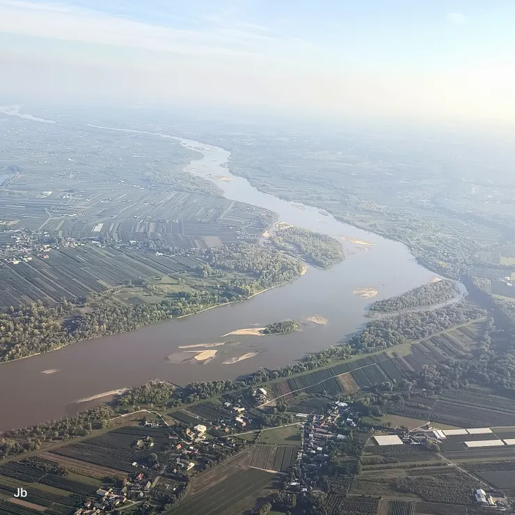 【天氣好憑窗俯瞰歐陸山川未閤眼！波蘭境內最長的河流——維斯瓦河 (Vistula River) 】