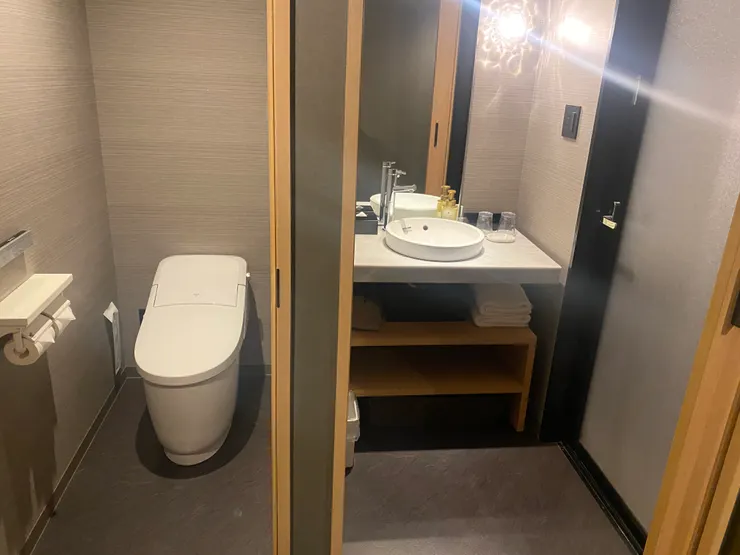 馬桶和浴室分開