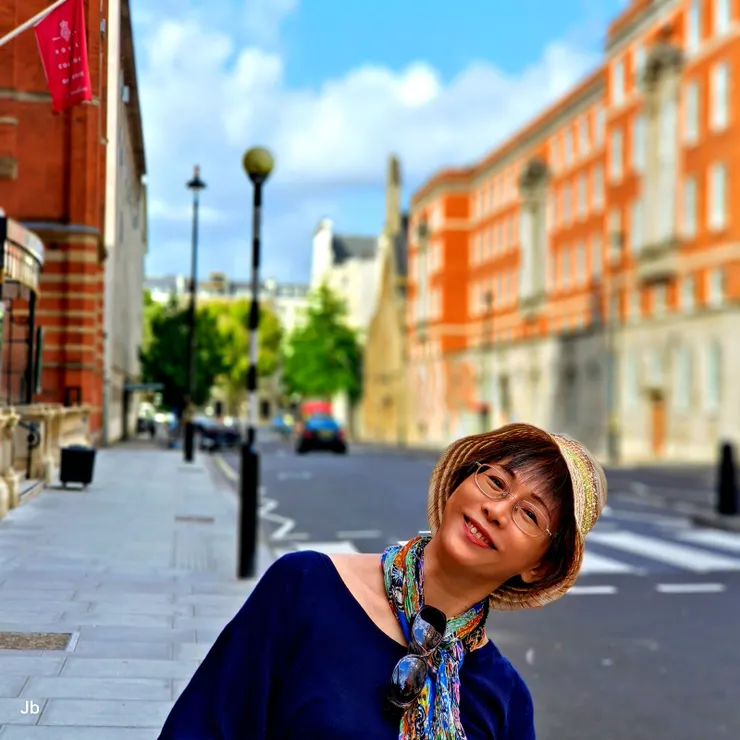 【紅磚陶土都鐸式煙囪舉目可見...古典恆新浪漫輕易將鏡頭填滿！在親王路(Prince Consort Rd,)。】