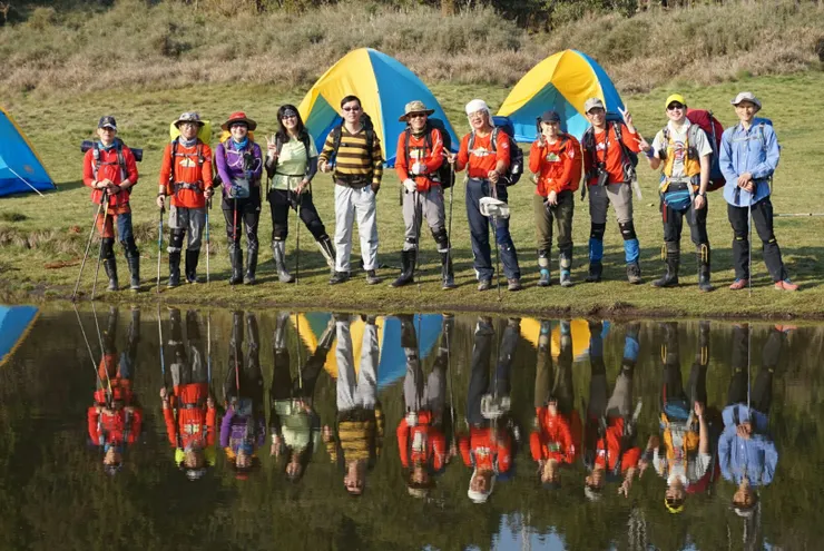 加羅湖湖畔合影