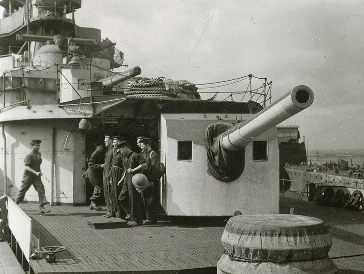 博福斯15 公分/50主砲的特寫。