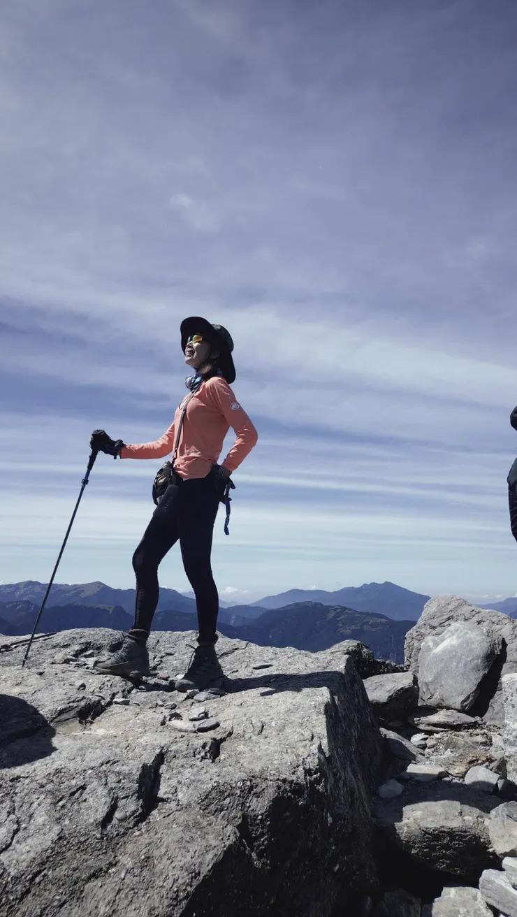 到了山頂，英姿還是要擺一下