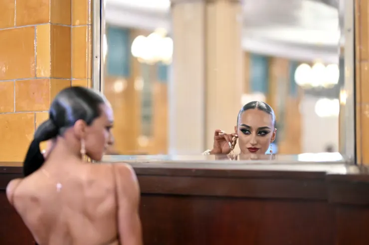 精心準備，就為了這一刻(圖片來源：國際標準舞官網)