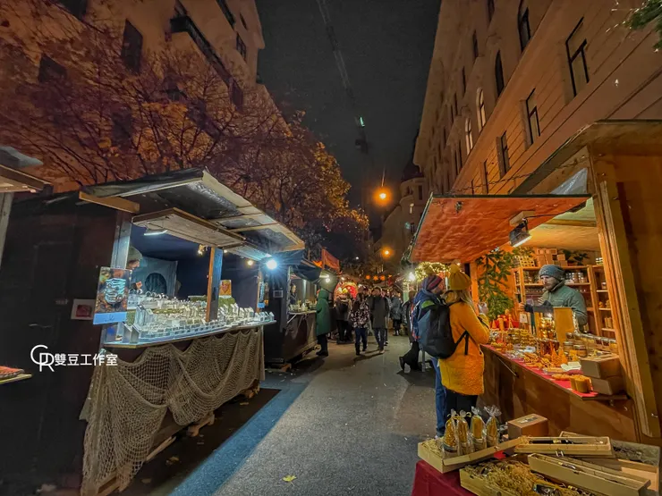 就在巷弄間漫步，逛起來非常有意思！