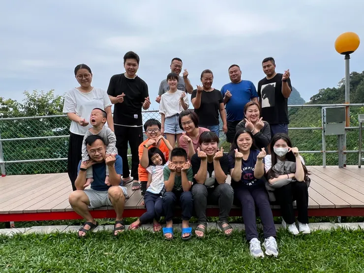 團露結束前，拍張照，笑一個。