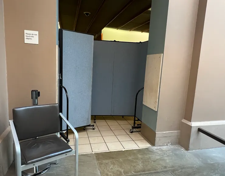 亞述展廳前陣子因展廳老舊而臨時修繕維護(現已移除) ，圖片來源：博物館吧拍攝