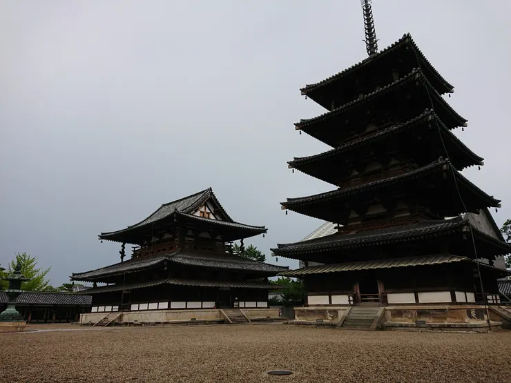 下著雨的法隆寺