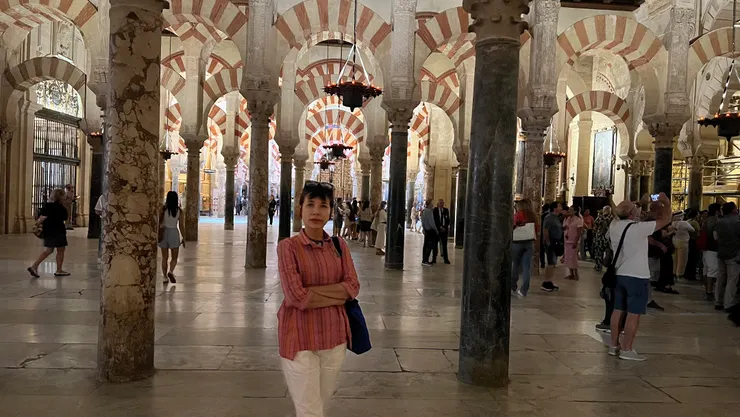 每根柱子花色和圖案都有差異