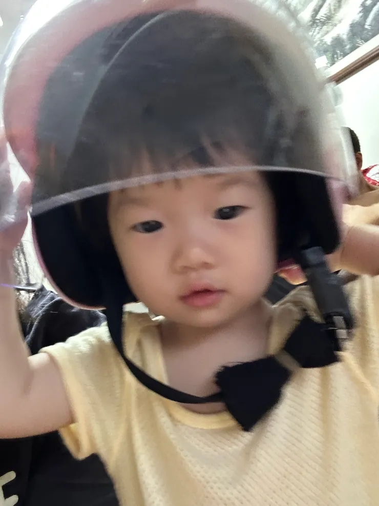瑜寶亂入（超愛戴安全帽的🫠）