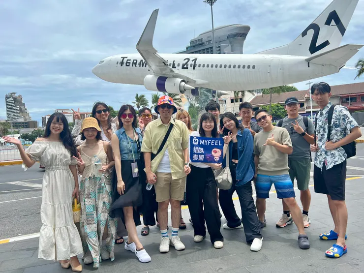 MYFEEL帶領全體同仁及母公司DLE吉祥物胖胖褲豬（パンパカパンツ）攜手「插旗泰國」。