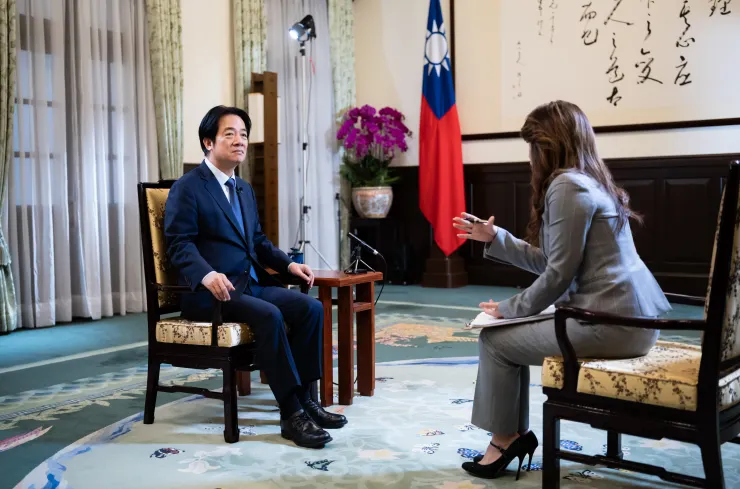 這張照片讓我學會了原來這就是拍攝賴總統最好的角度，威廉是右臉人～