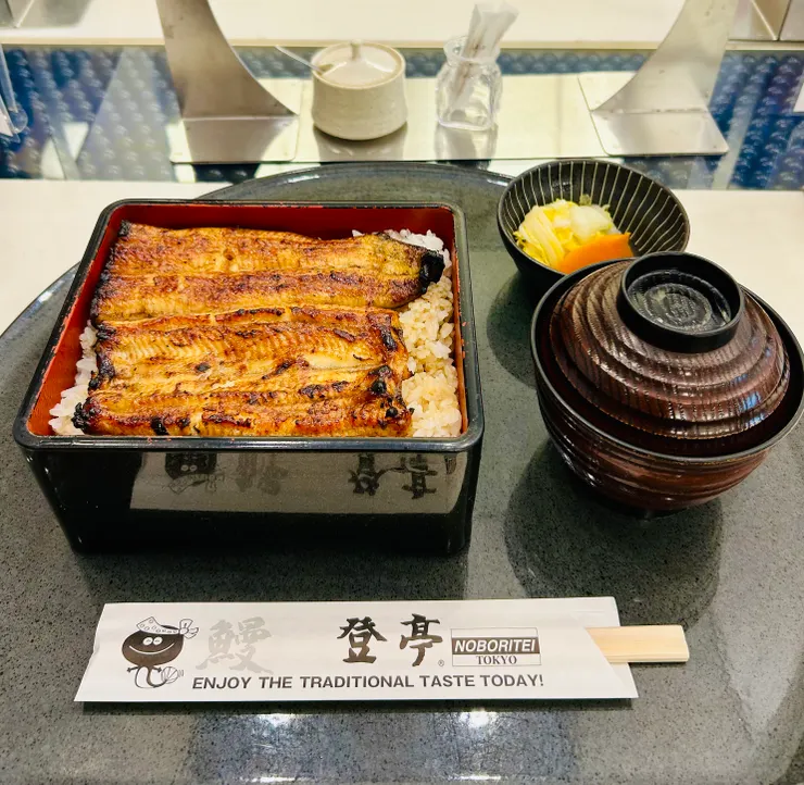 很都會區的鰻魚飯