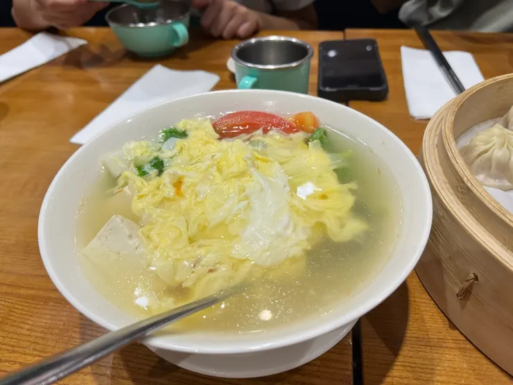 番茄青菜蛋花湯，我一口都沒喝到🤷‍♀️