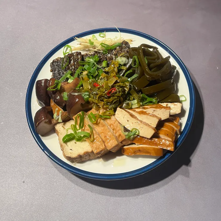 自製的滷味拼盤也是年夜飯