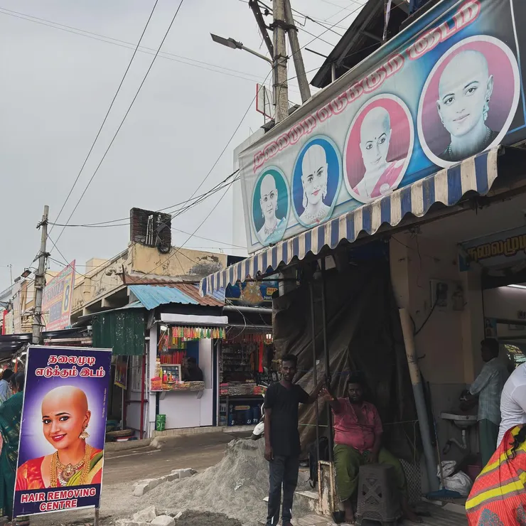 看板上的光頭都是美女