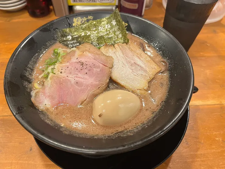 豚骨拉麵加溏心蛋（¥980），還有充滿謝謝的海苔_2024.09.28