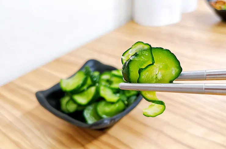 翠綠的香蒜小黃瓜切塊，小白拉麵清爽解膩必點小菜，捷運葫洲站周邊美食。