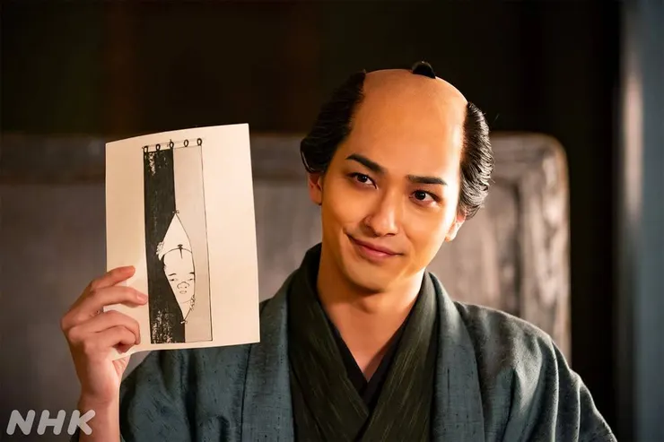 造型特別的大鼻子少爺