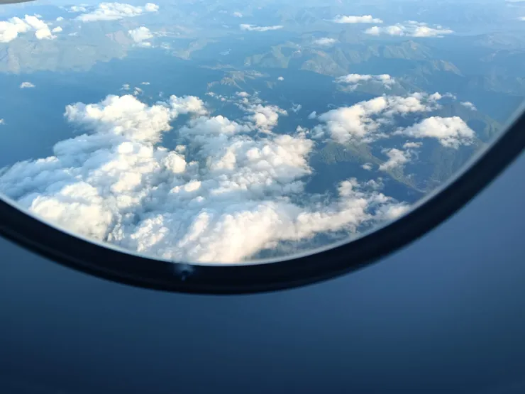 從空中拍的山岳，礙於迷迷糊糊的天性，忘記空拍熱鬧繁華城市，無法記錄和對照