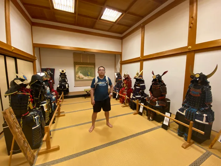 裡面剛好有鎧甲展