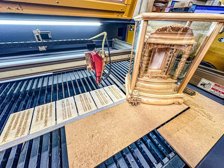 龍益行｜台南佛具店・金紙店・宗教百貨・神主牌雕刻・拜拜用品  專精 神主牌雕刻與祖先牌位製作，提供佛具、金紙、神桌、拜拜用品等完整祭祀用品。 服務包含：擇日安神位、安祖先、神桌安裝，並支援 外縣市宅配，讓您安心完成祭祀。  📞 電話：06-2569113 📱 LINE：led1984 📍 地址：台南市安南區北安路二段612號 👉 Google 地圖導航  延伸閱讀 ➜ 龍益行在方格子文章專區