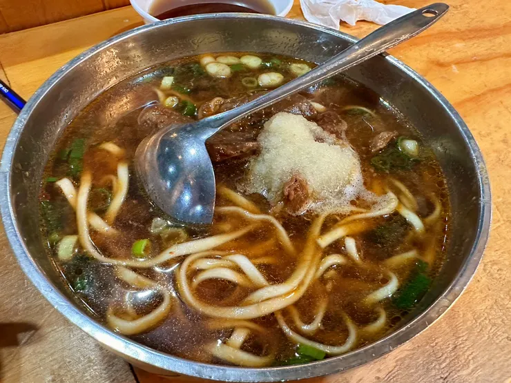 蒜蒜牛肉麵