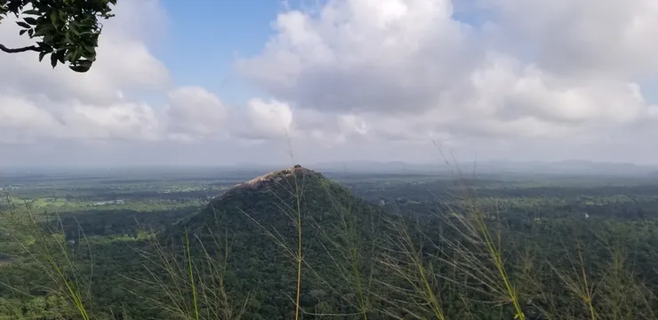 古代的皇帝真會建啊！高山的風景真美。