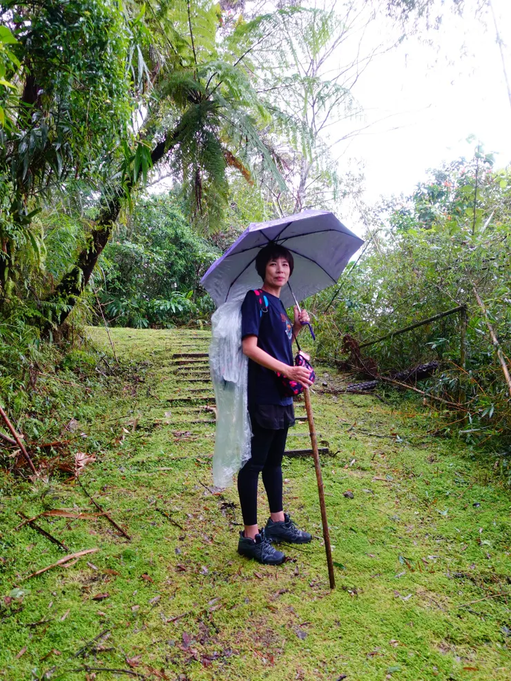 經過一座涼亭了