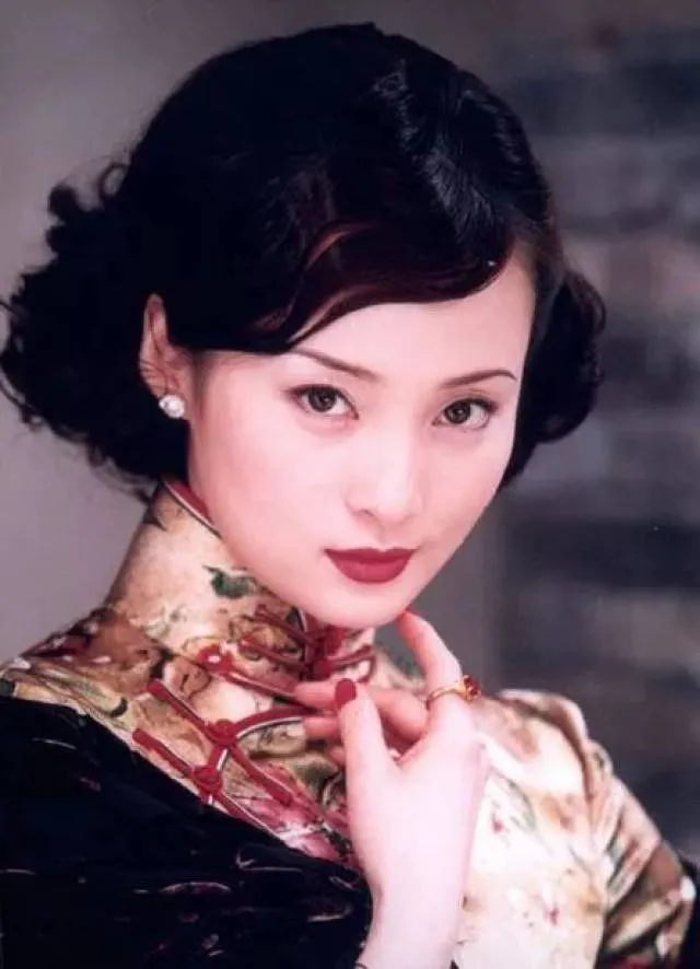 蔣勤勤年輕時是真的水靈。