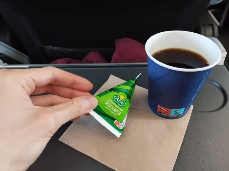 SAS提供的咖啡與牛奶隨身包，大開眼界！