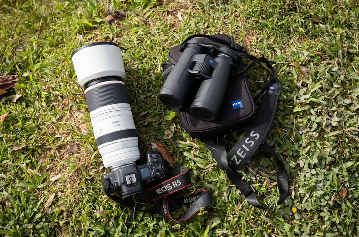 難得差不多遠的相機鏡頭與望遠鏡,怎麼選?