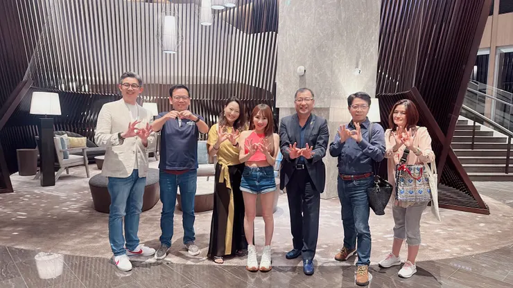 力麗集團 董事長、總經理、總監和音樂界謝老師 及羊駝網紅(財富女神)…