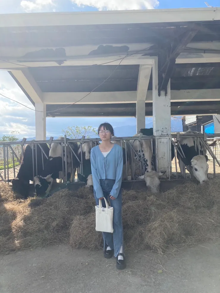 跟家人去台東玩,在初鹿牧場拍的。我弟真的很不會拍照,拍到我很生氣,以圖證明ˋˊ