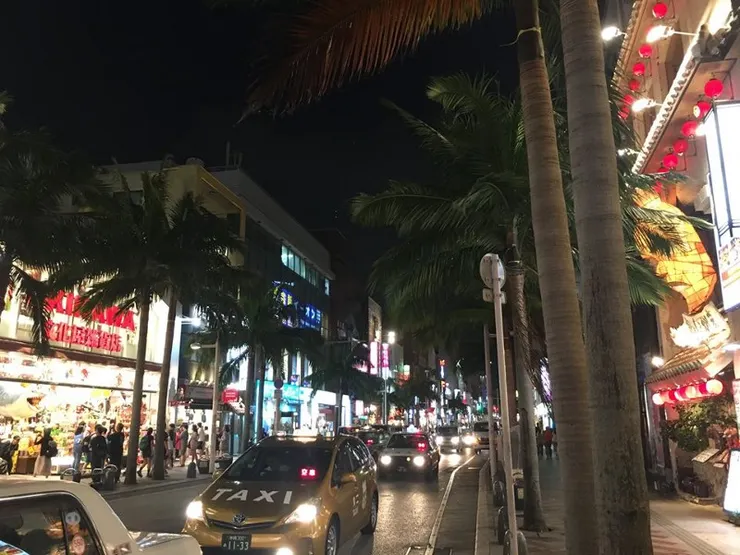 國際通，感覺要比其他同類型的商業區好行一點。