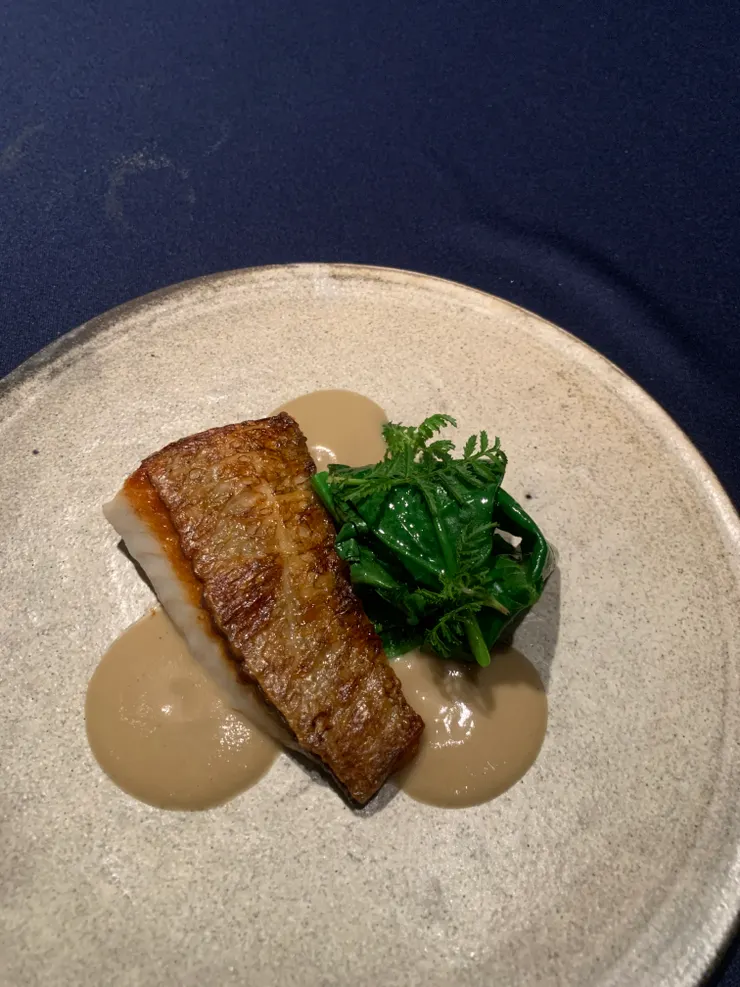 黑喉細緻的魚肉因為黑蒜醬汁顯得更加飽滿，大推!!