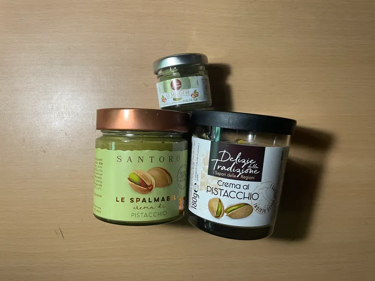 上面那款開心果醬我覺得開心果味沒那麼濃，但小小一個很適合送禮。下面兩個都不錯吃。三個甜度都偏高。