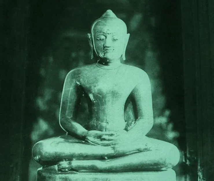未穿戴神衣的玉佛（圖片來源：泰國國家檔案館）