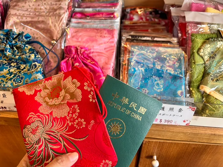 疫情後台人瘋出國-必備護照套