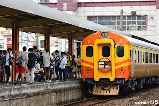 月台上擠滿前來拍攝阿婆的鐵道迷