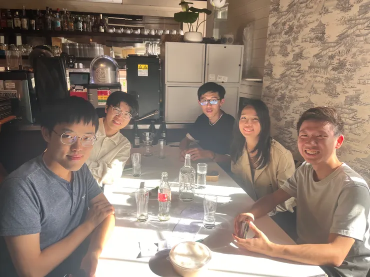 學生會聚餐，同桌合影