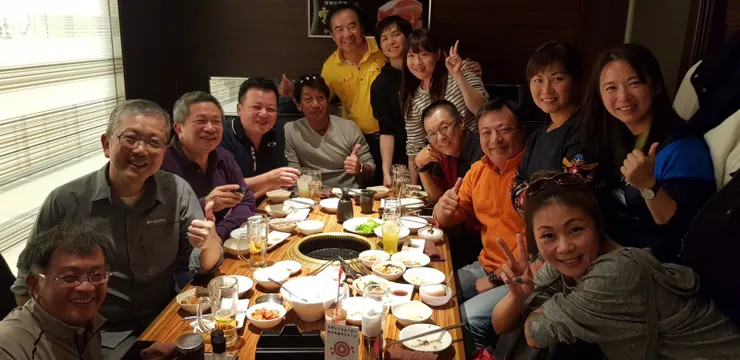 MASS 球隊在燒肉店開心吃肉喝酒