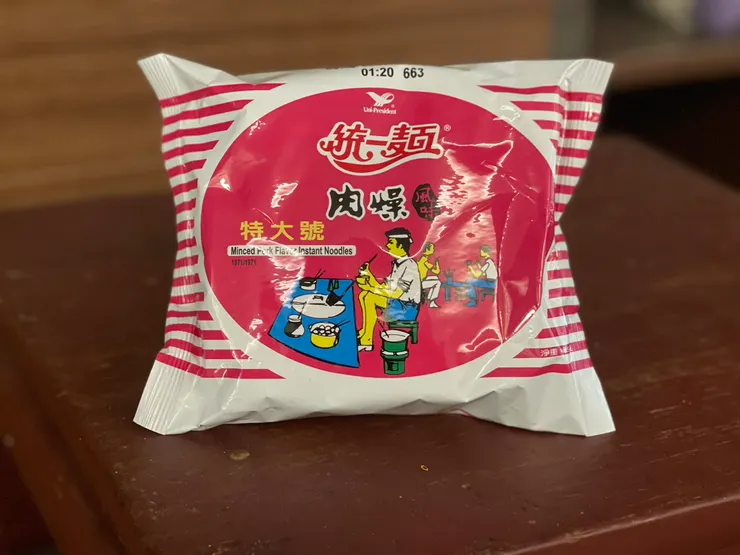 粉紅色85g特大肉燥麵