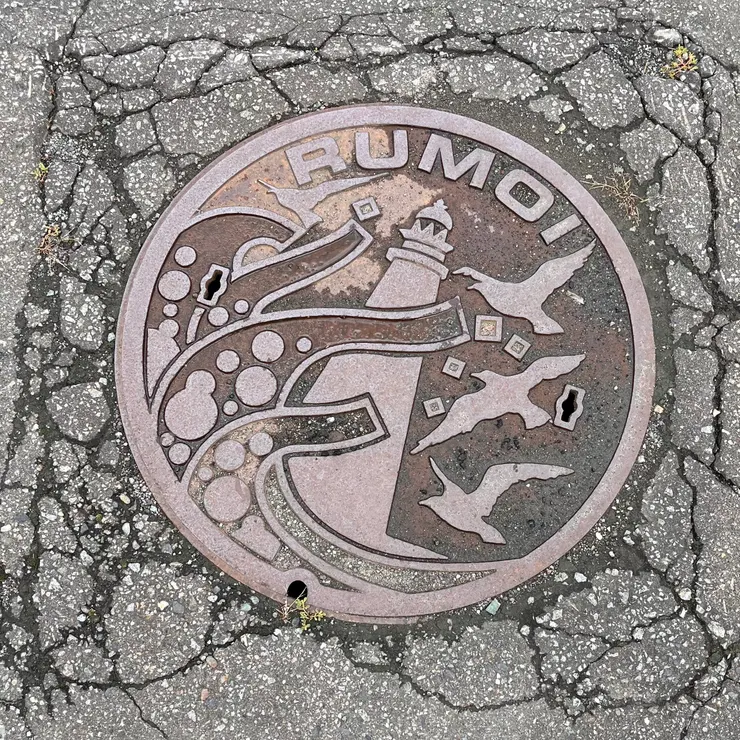 留萌人孔蓋印著當地特色