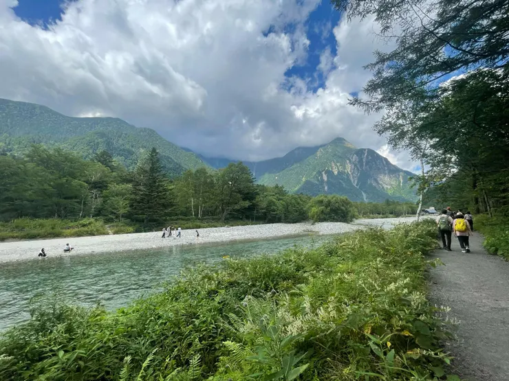 翻山，悅己，人生是曠野，逃離城市、奔向山野，成為自由的風吧！
