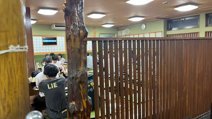 吃炸雞配啤酒,感覺很享受。