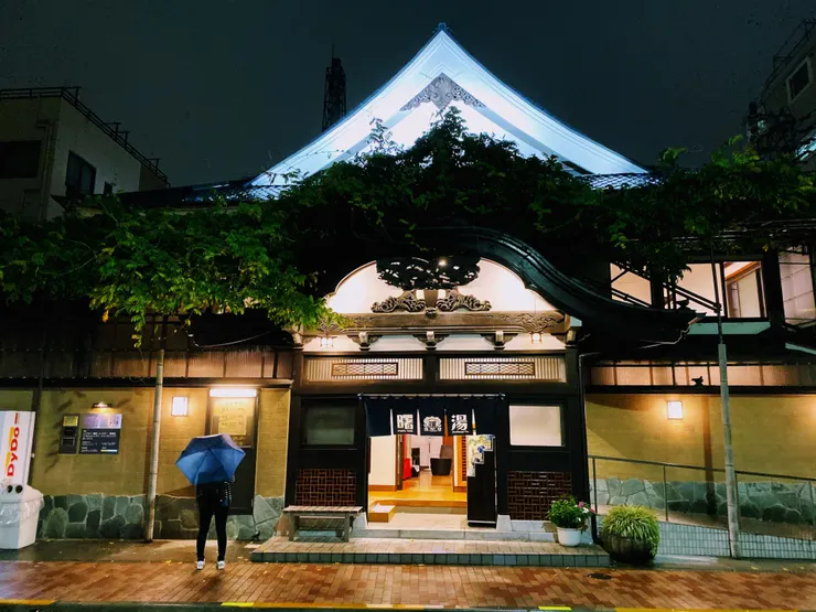 淺草曙湯 (akebonoyu)晚上打光的模樣超漂亮