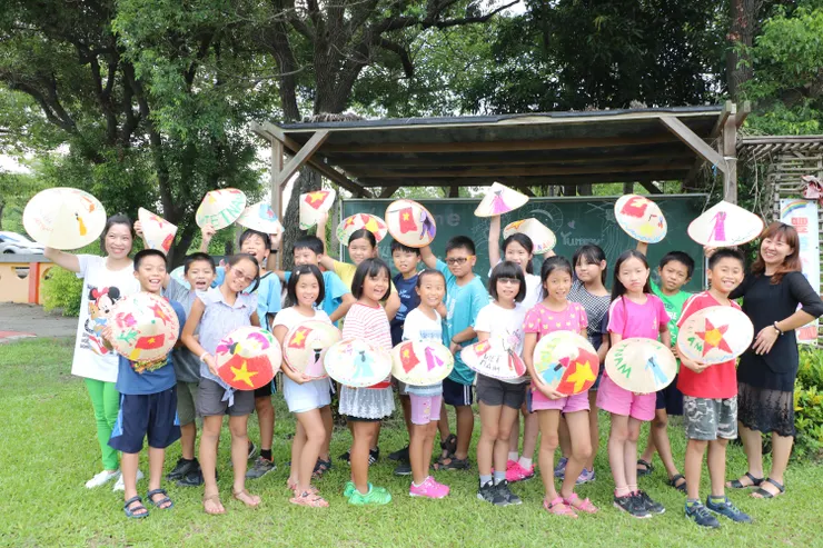 「多元文化」不只是吃異國料理、穿特色服裝, 而是了解歷史、學會尊重。(圖/ 教育部全球資訊網)