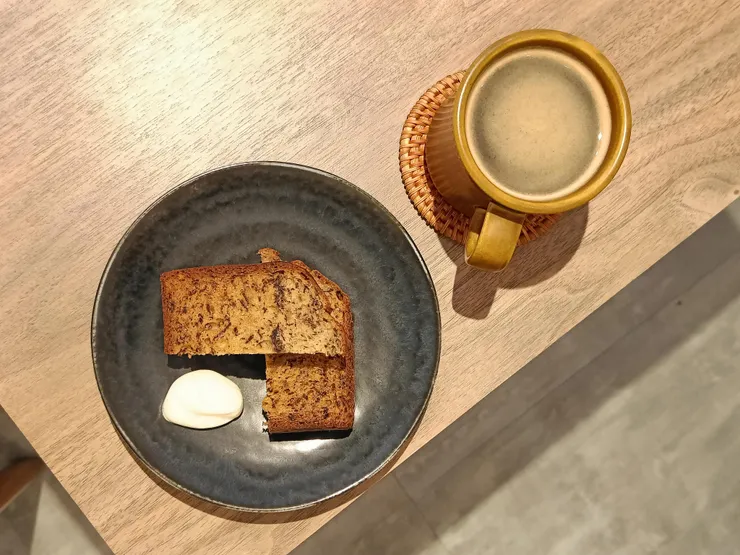 當天點了美式咖啡及香蕉磅蛋糕
