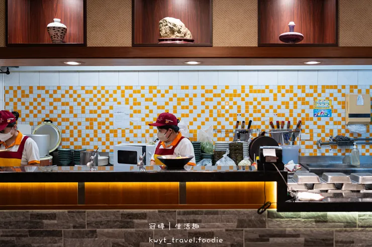 [新營火車站附近美食]華味香鴨肉羹，飄香80年的傳奇滋味！在地人從小吃到大的鴨肉飯，台南新營必吃老店推薦，最新菜單