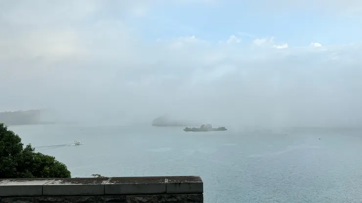 流動的霧氣，一度撥開了天地水的面紗。｜2024.10.28攝影